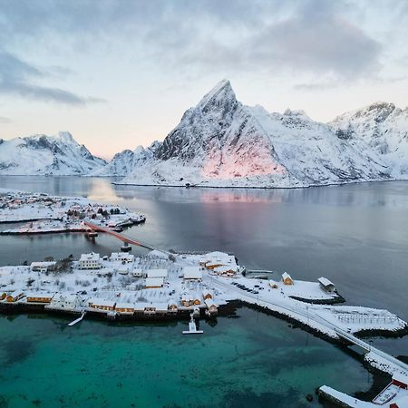 The Famous Yellow House Reine Luaran gambar
