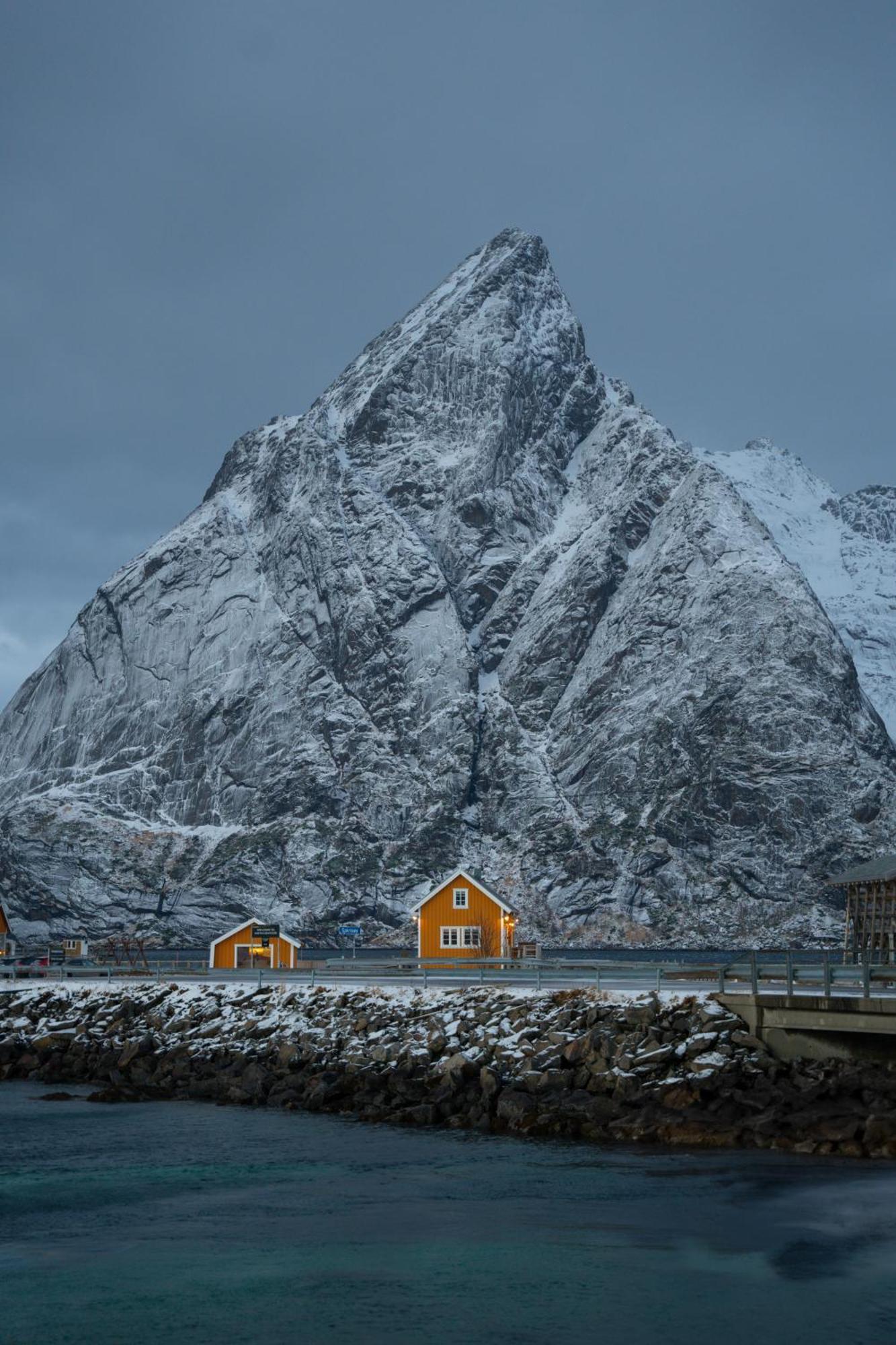 The Famous Yellow House Reine Luaran gambar