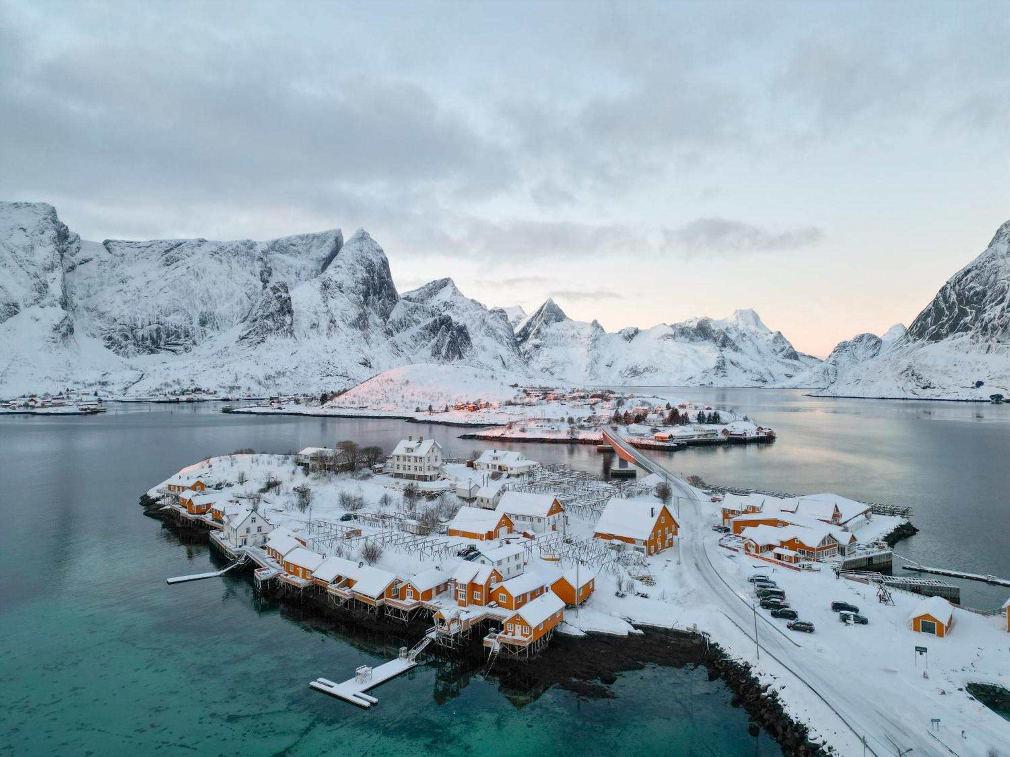 The Famous Yellow House Reine Luaran gambar