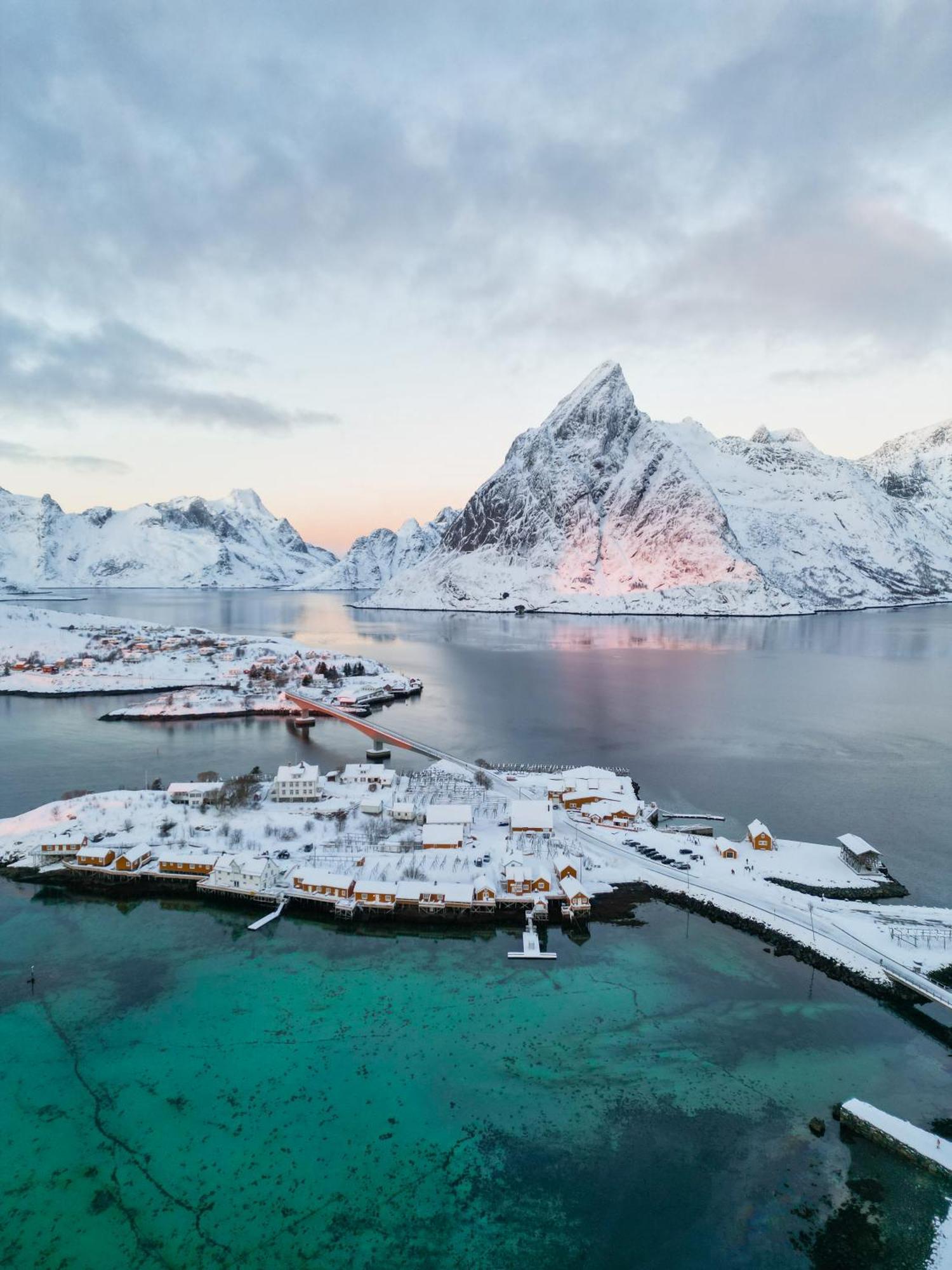 The Famous Yellow House Reine Luaran gambar