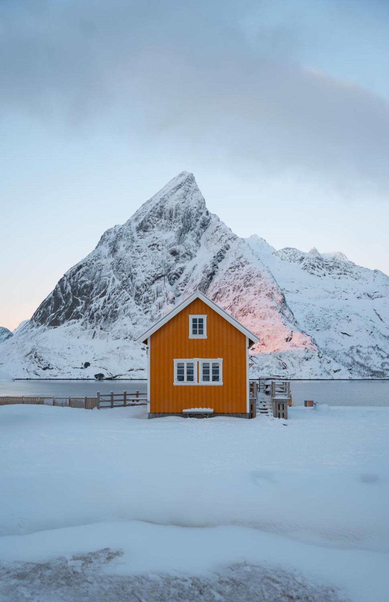 The Famous Yellow House Reine Luaran gambar
