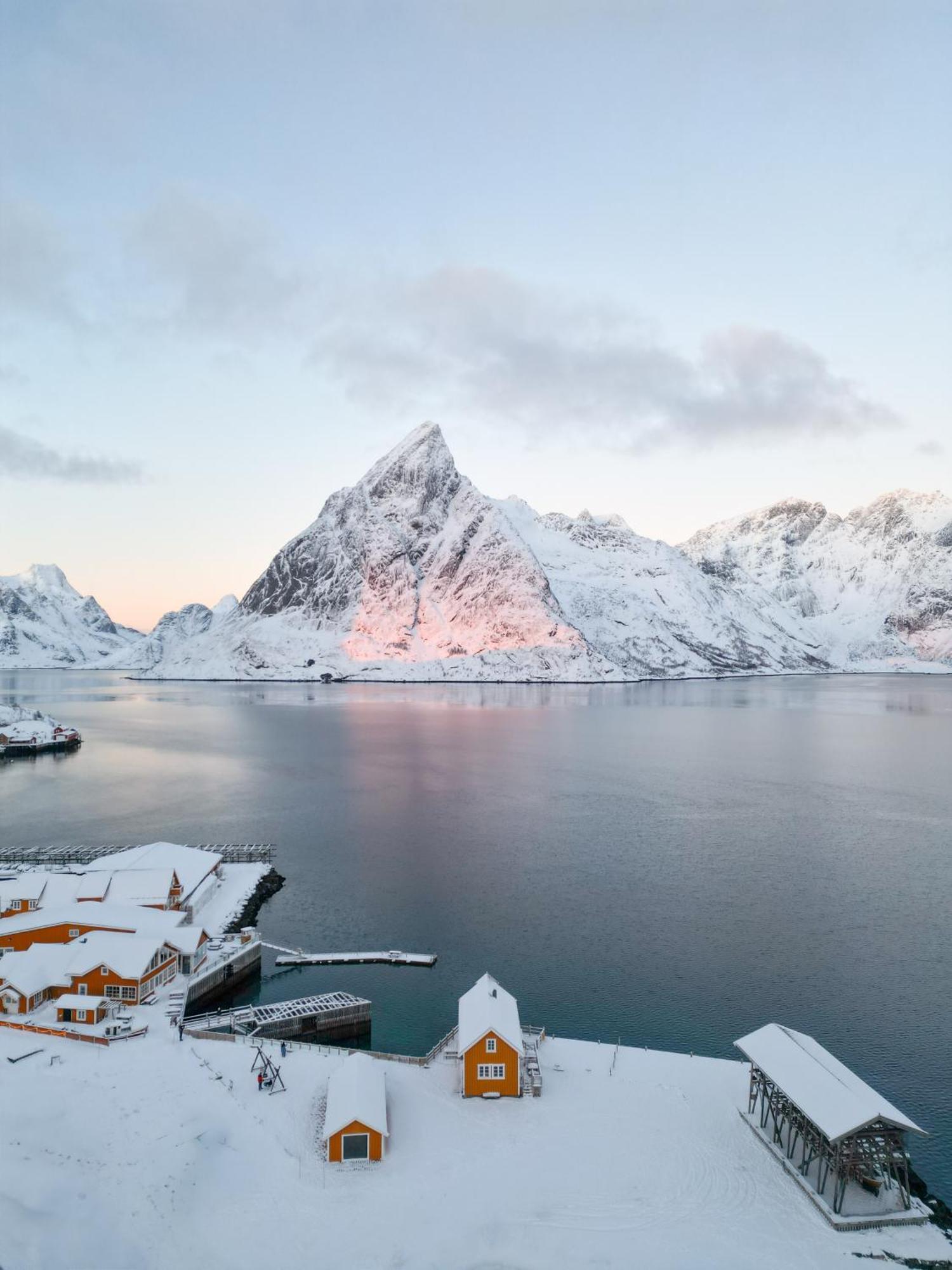 The Famous Yellow House Reine Luaran gambar