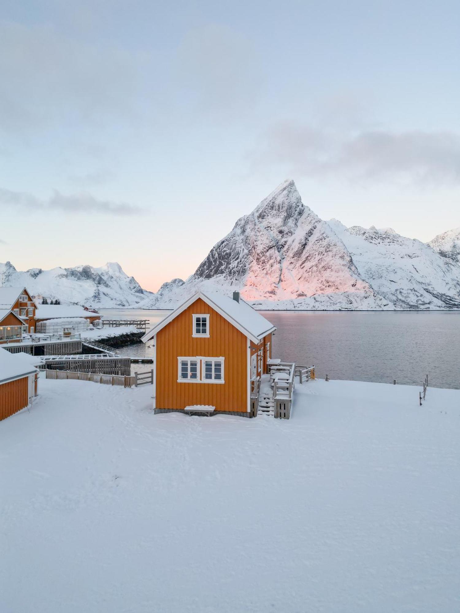 The Famous Yellow House Reine Luaran gambar