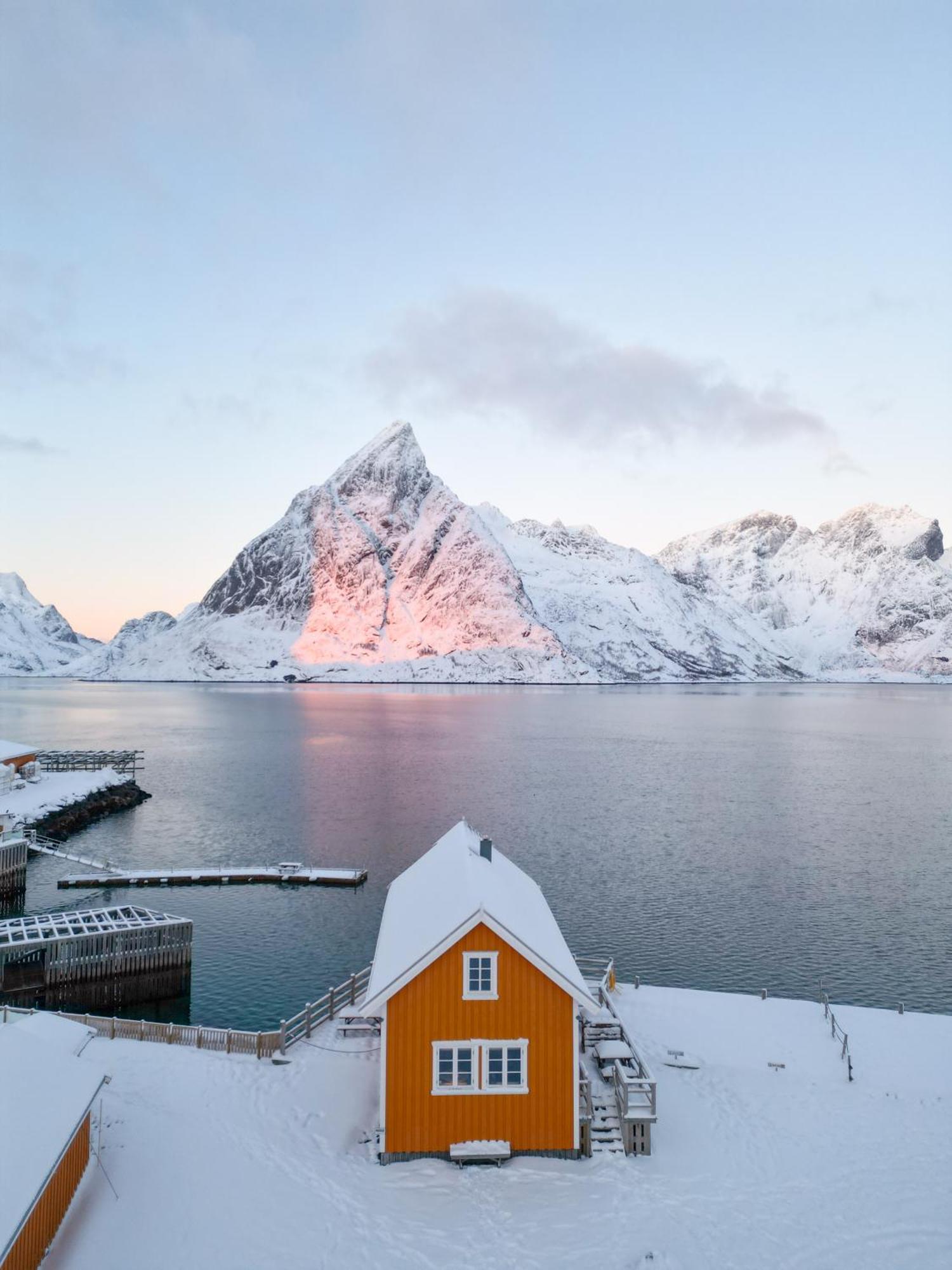 The Famous Yellow House Reine Luaran gambar