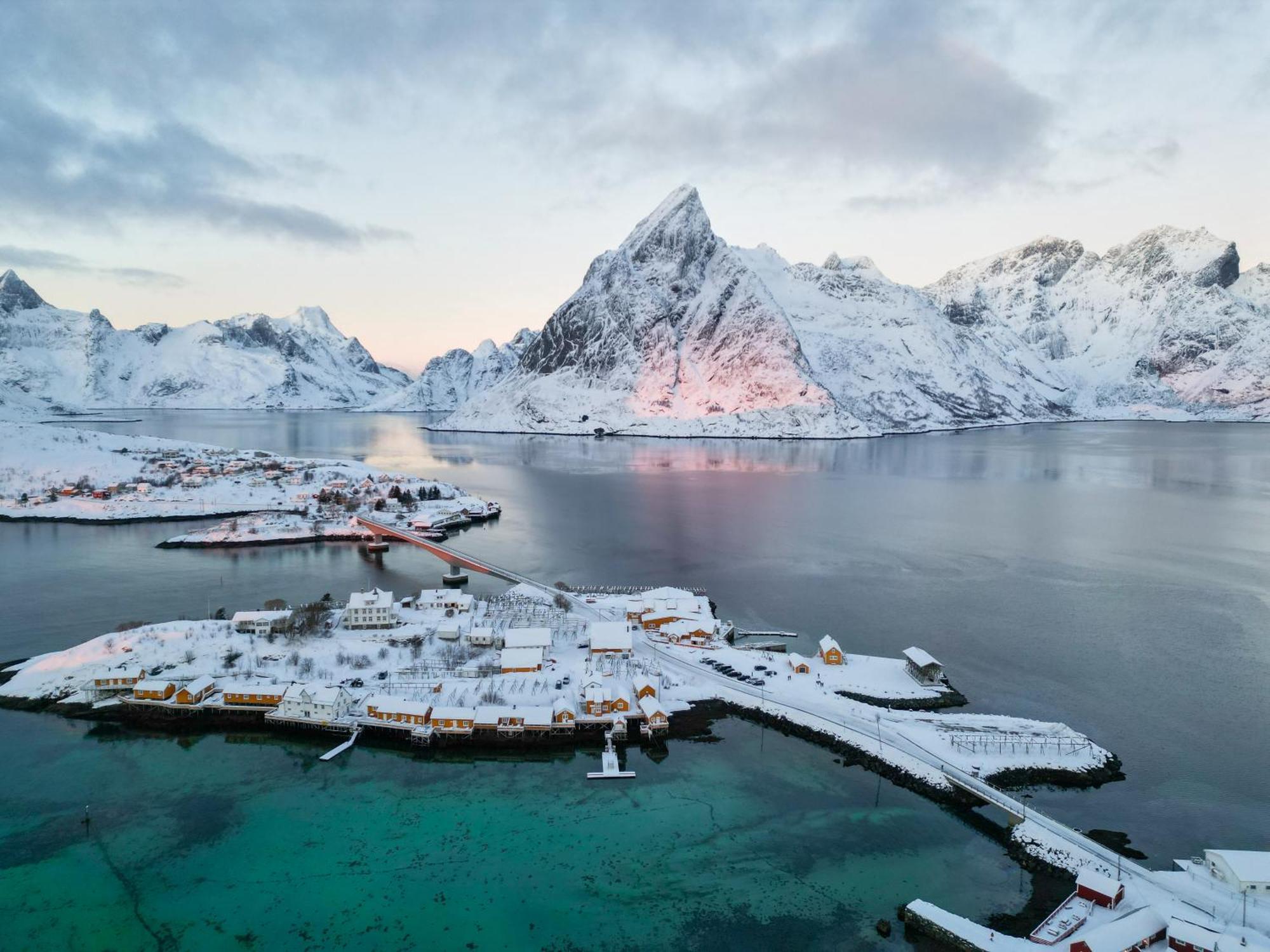 The Famous Yellow House Reine Luaran gambar