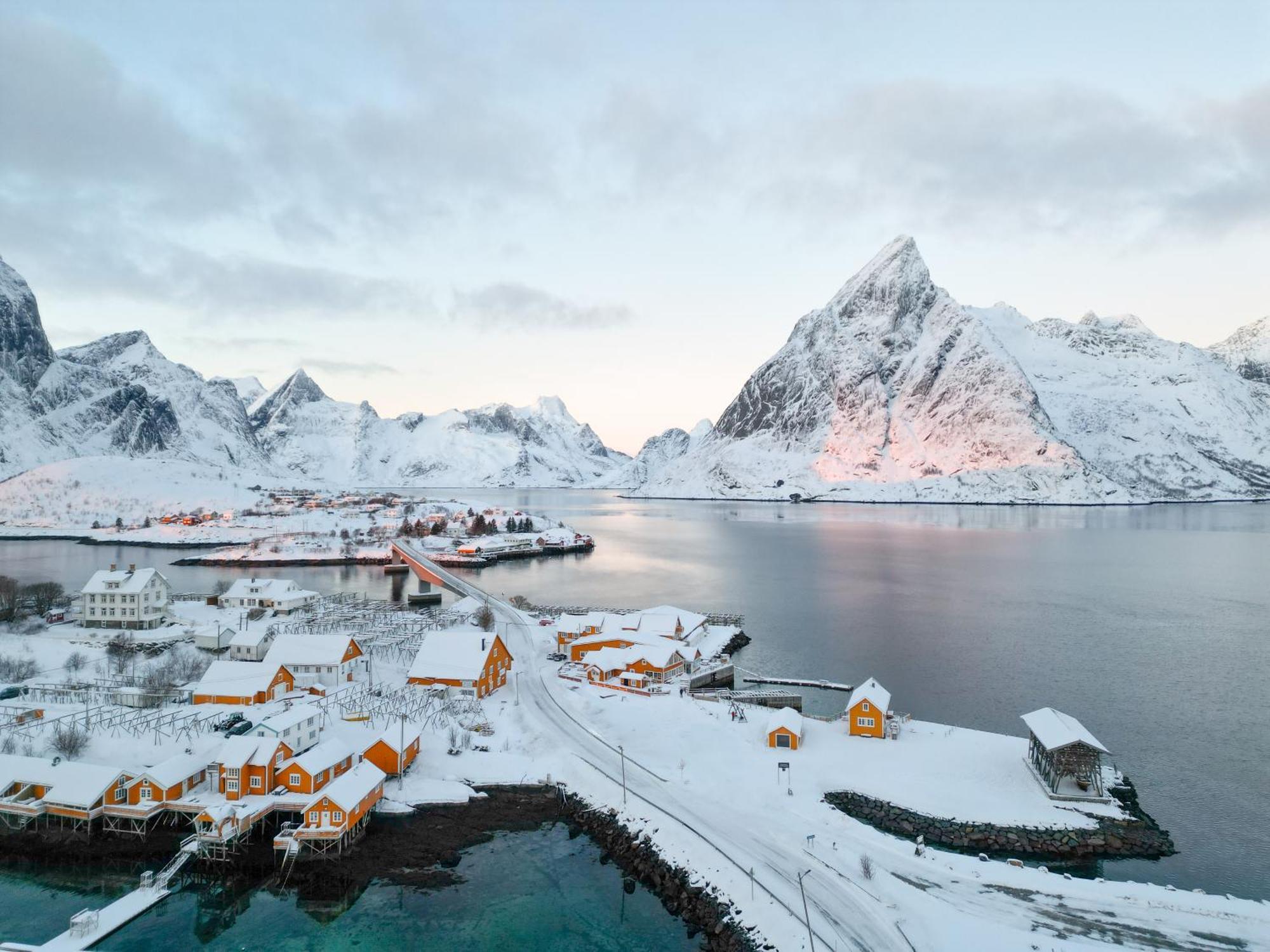 The Famous Yellow House Reine Luaran gambar